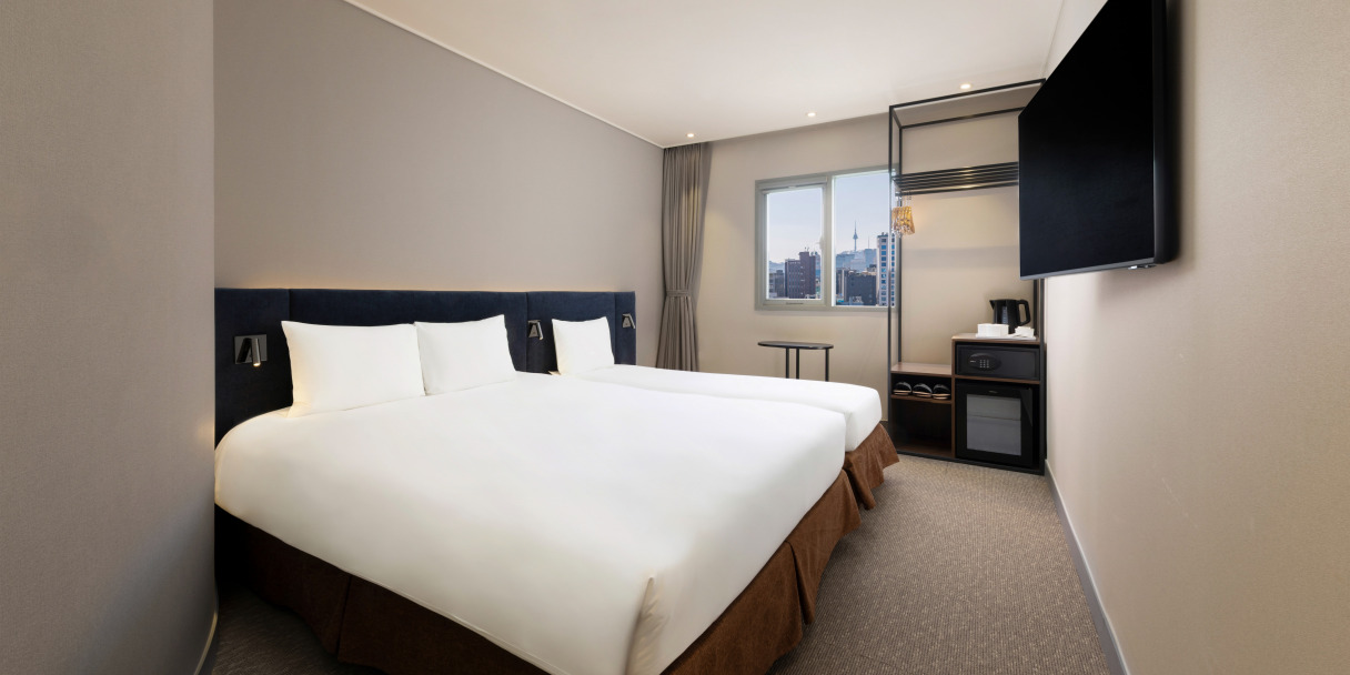 Superior Room, Ideal for Family & Friends - 1 Double Bed & 1 Single Bed thumbnail