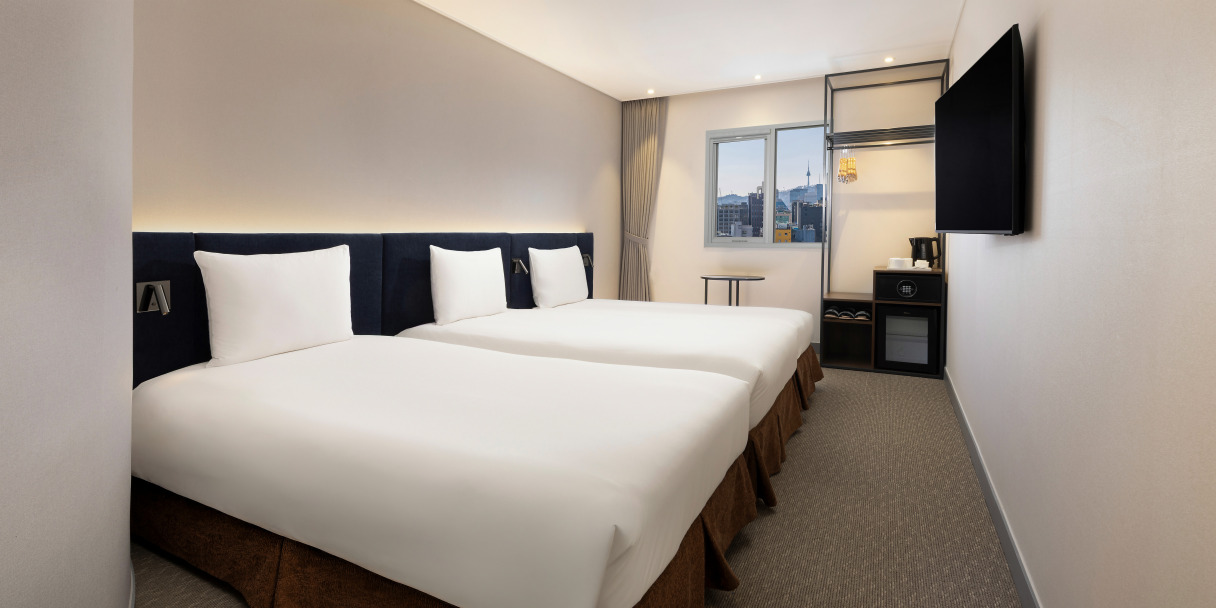 Superior Room, Ideal for Family & Friends - 3 Single Beds thumbnail