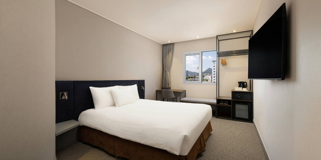 Superior Room - 1 Double Bed thumbnail